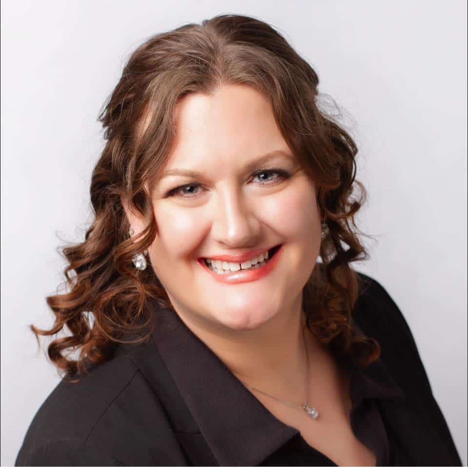 amy robak headshot